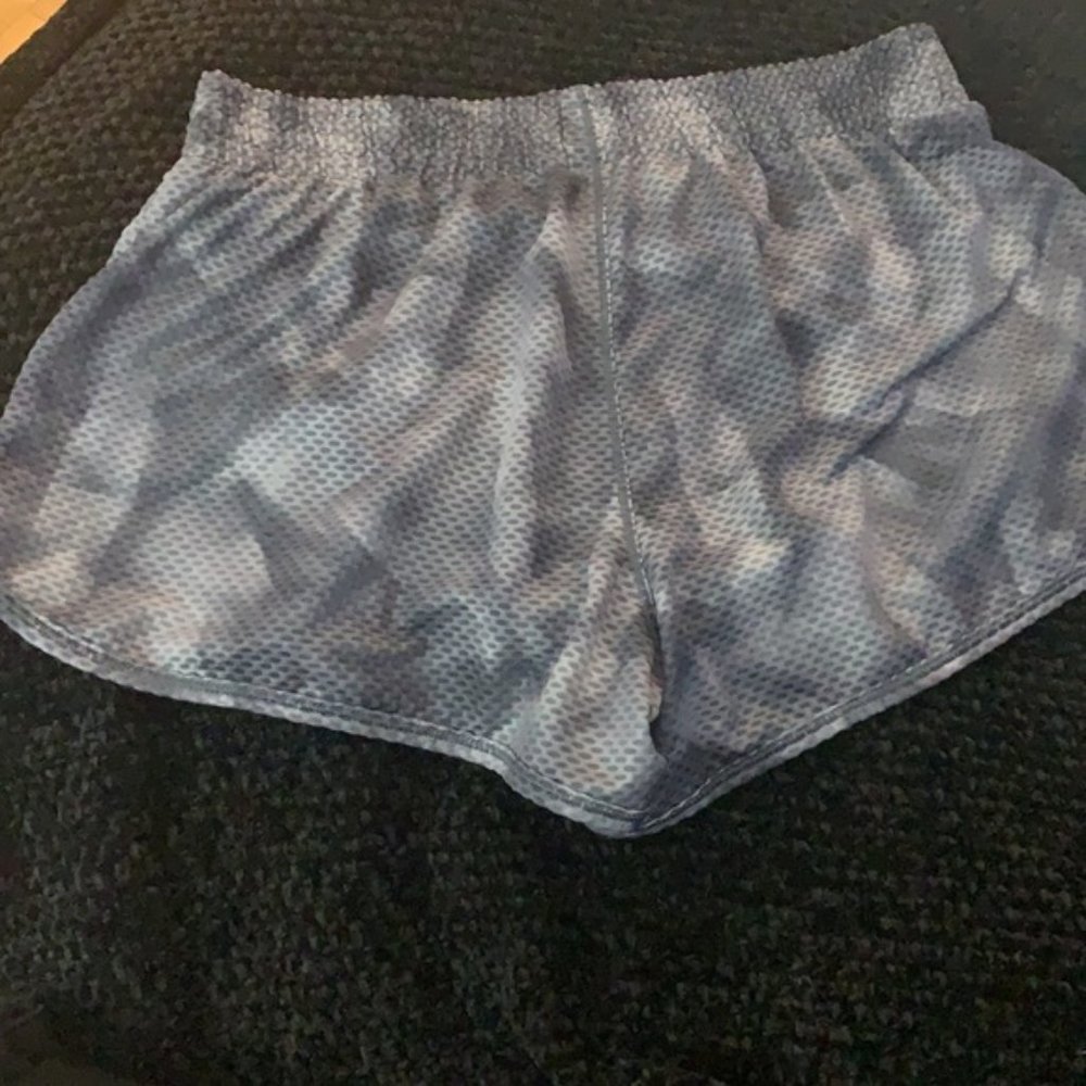Under Armour Grey Patterned Lined Running Shorts - image 3